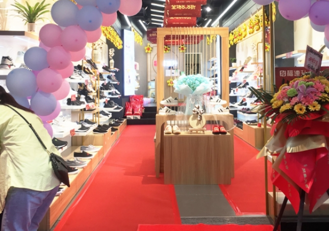 賀：福連升老北京布鞋云南昭通威信縣后街店正式開業(yè)！