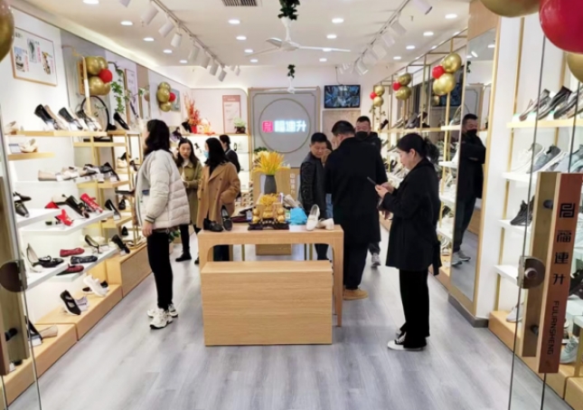 開老北京布鞋店年收入？