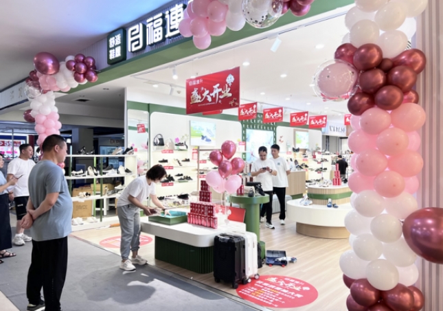賀：福連升休閑鞋湖南長沙東方悅鄰mall新店開業(yè)！