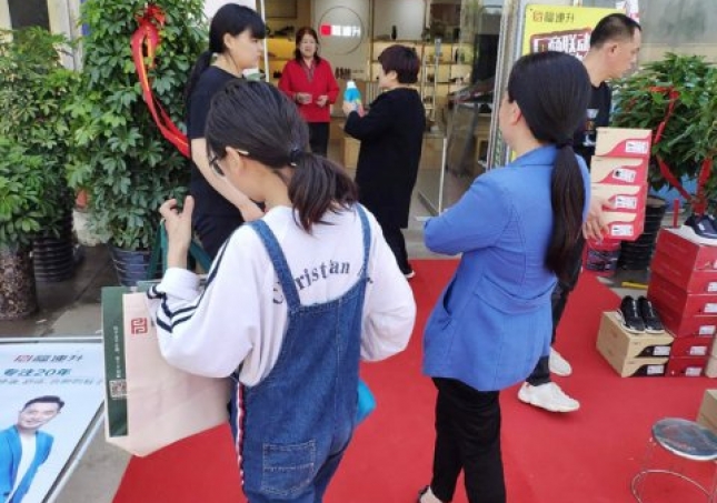 賀：福連升河南鄭州郭店鎮(zhèn)老北京布鞋、休閑鞋專賣店正式開(kāi)業(yè)！